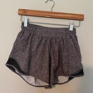 Lululemon Hotty Hot Short II *Long 4" Size 4 in Grey/Heathered Black